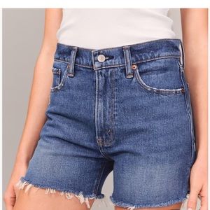 Abercrombie and Fitch 4 Inch Mom Short High Rise Size 31 NWT